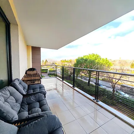 L'avant Scene Apartman